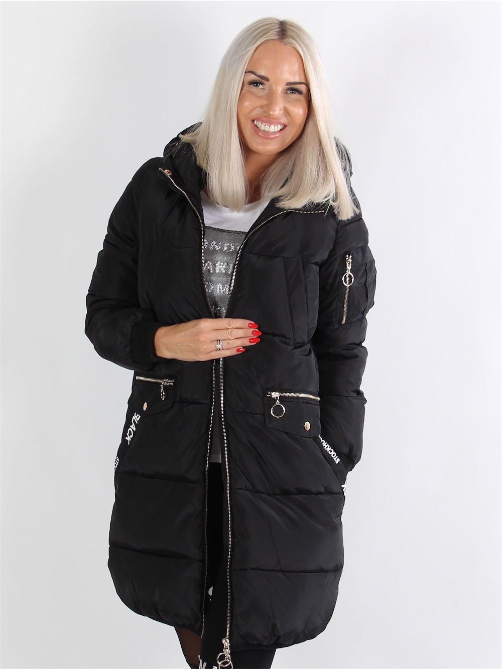 Nasolino -  Armygrøn dynejakke med skrift ved lommerne og lynlås detaljer